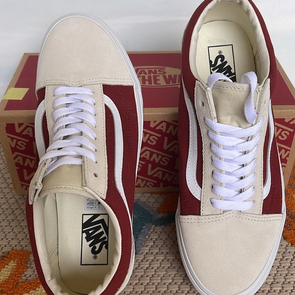 Vans Men’s Old Skool
Canvas/Suede Fired Brick
VN0007NTZHG
Sneakers - Picture 14 of 16